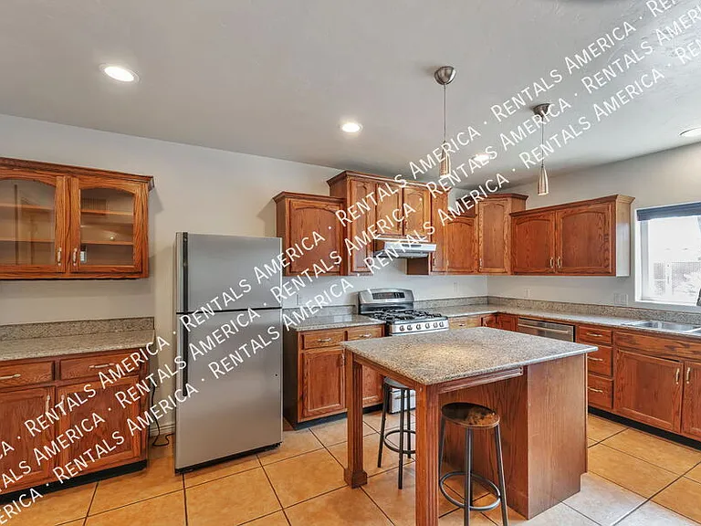 2250 E La Mirada St — Photo 17