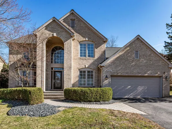4764 Woodbine Cir, West Bloomfield, MI 48323