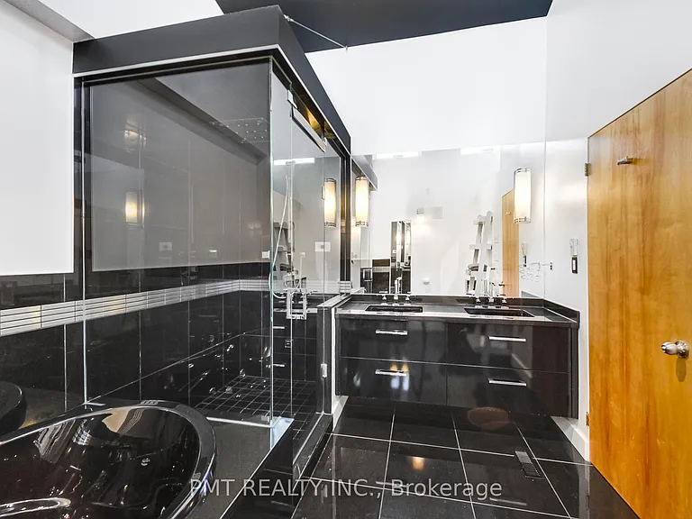 676 Richmond St W #210 — Photo 31