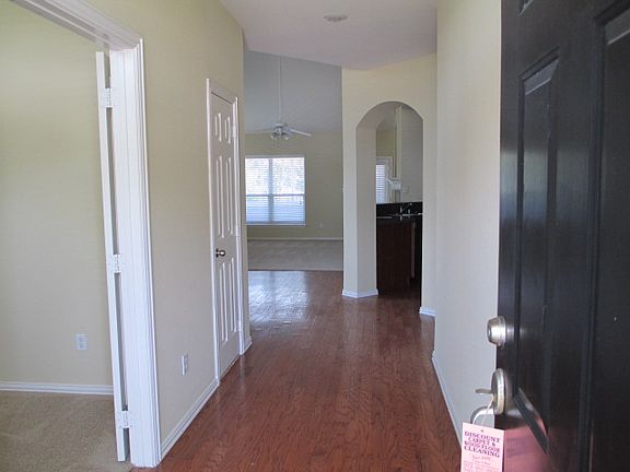 3rd image of 10210 Lakeview Dr