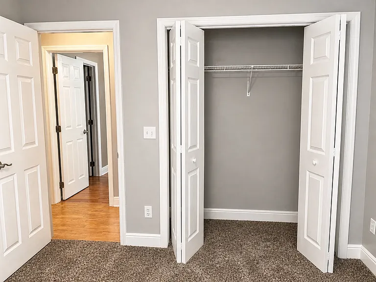 2120 Heathrow Dr — Photo 10