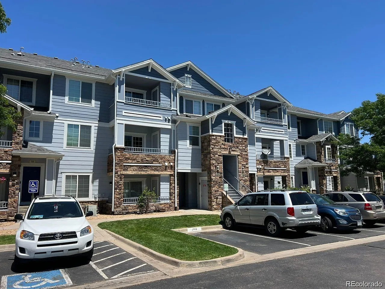 2 bed, 931 sqft, $1,795 — Photo 2