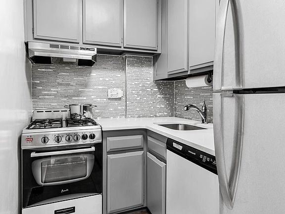 5th image of 7 E 14th St APT 822