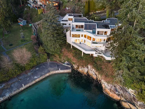 5530 Parthenon Pl, West Vancouver, BC V7W 2V7