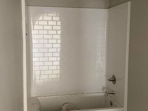 4th image of 250 Lauren Ln