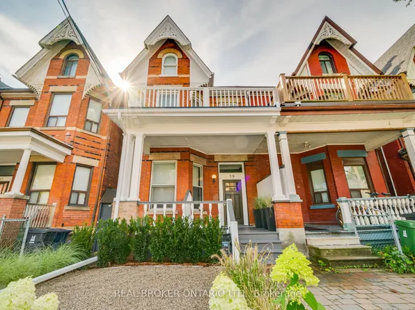 19 Grange Ave #A, Toronto, ON M5T 1C6