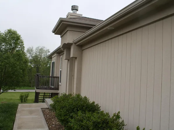 4906 141st Ln, Basehor, KS 66007