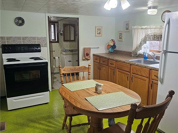 5th image of 377 Crabapple Rd