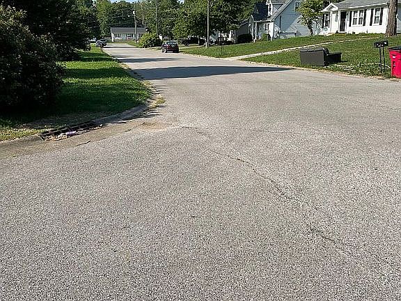 5th image of 579 Bridgette Dr