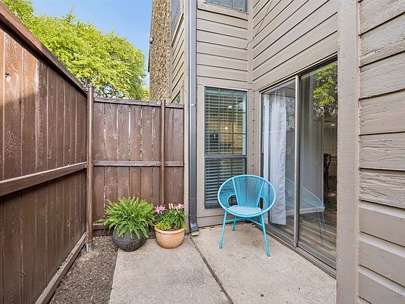 3rd image of 333 Melrose Dr APT 22C