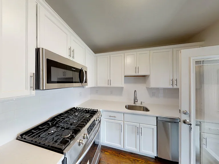 836 Canterbury St #2R — Photo 11