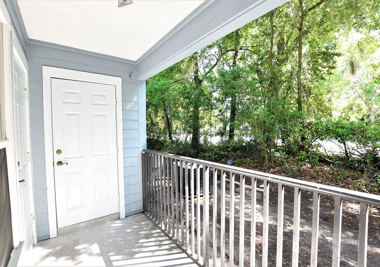 Fully Renovated 2 Bedroom 2.5 Bathroom One Month Free — Photo 2