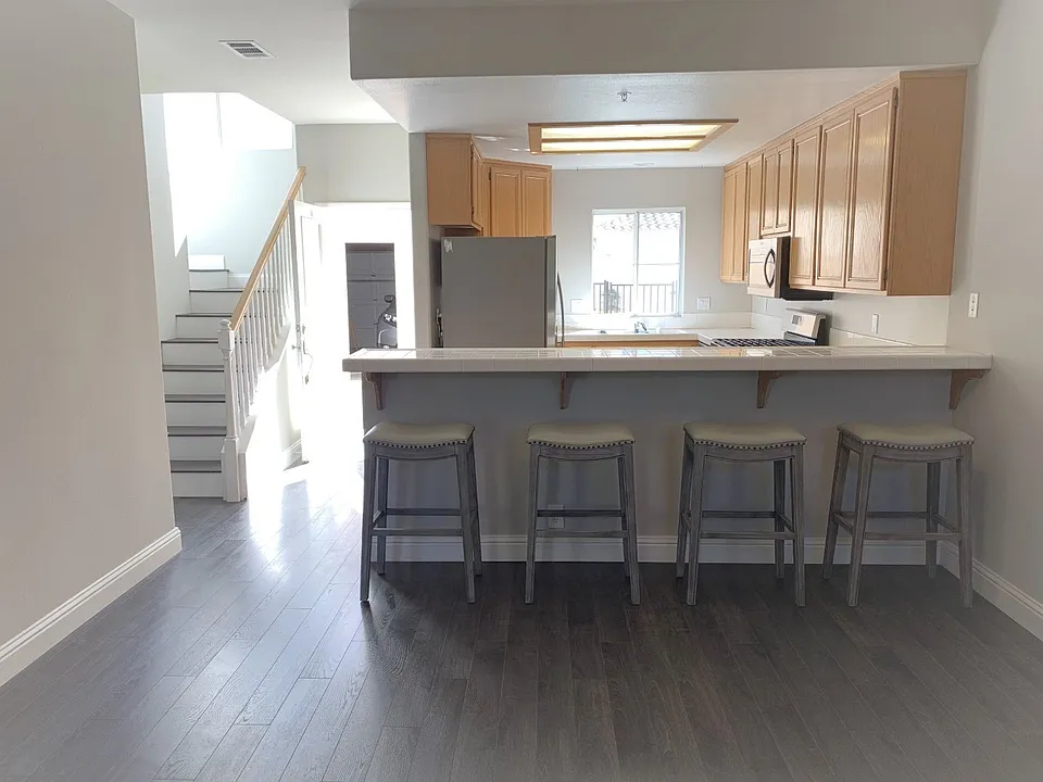 1224 Manzanita Way