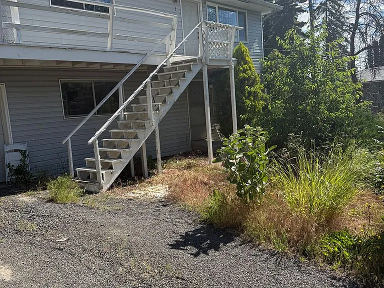 1430 NW Deane St — Photo 1