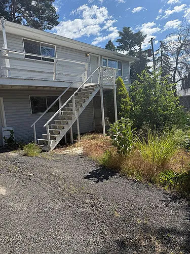 1430 NW Deane St Photo 1