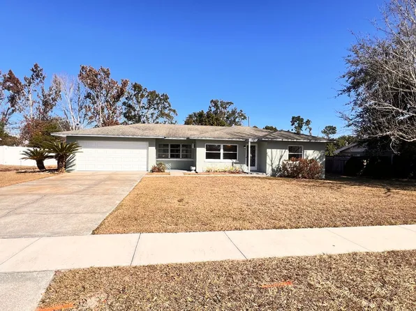 2271 Northland Rd, Mount Dora, FL 32757