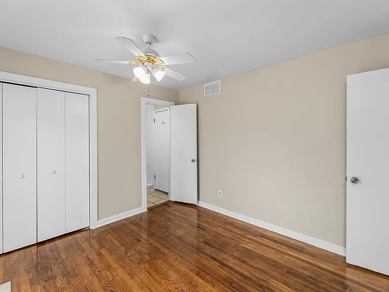 205 NW 40th St — Photo 17