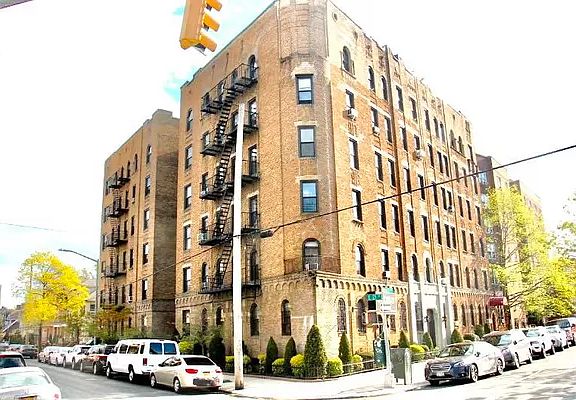 3rd image of 2020 Kings Hwy APT 2D