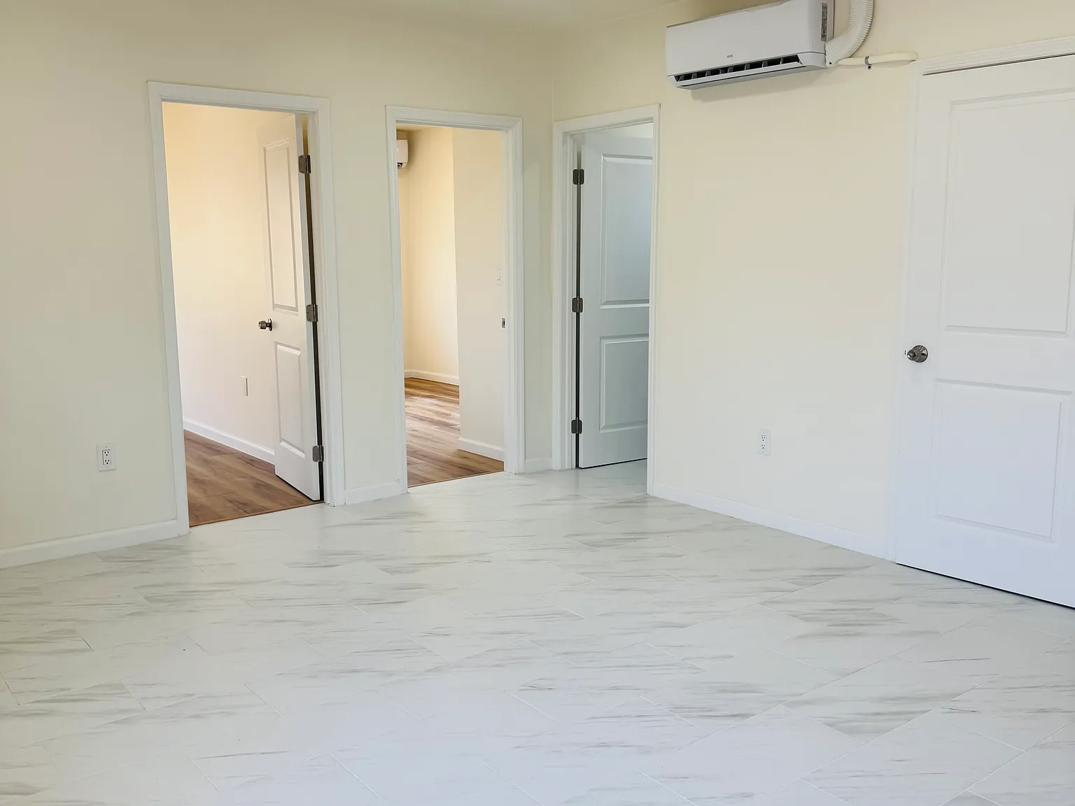 2 bed, 700 sqft, $2,700 — Photo 2