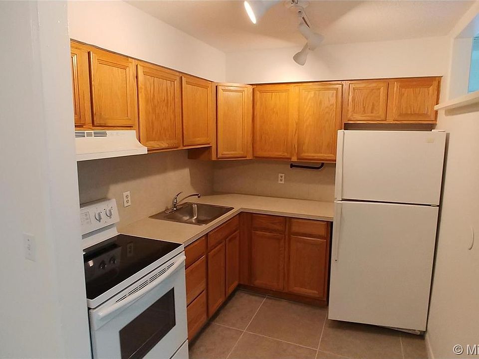 1st image of 310 NE 5th Ct APT B