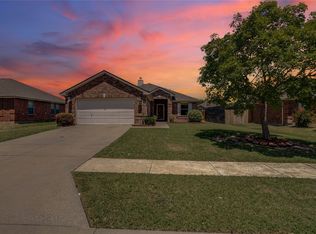 308 Long Prairie Dr, Forney, TX 75126