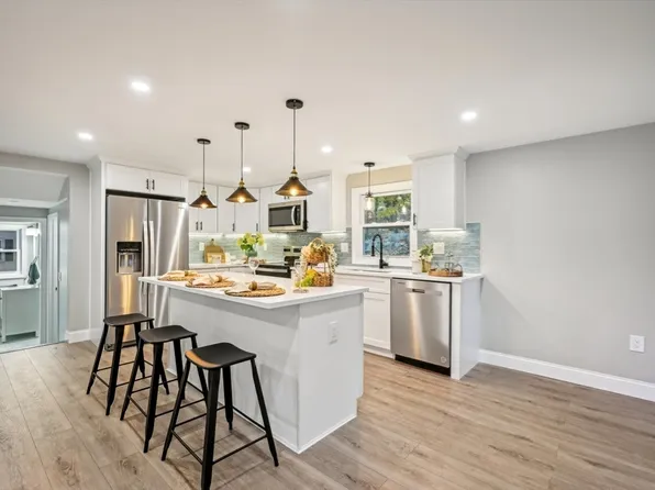 34 Rockridge Rd, Framingham, MA 01702