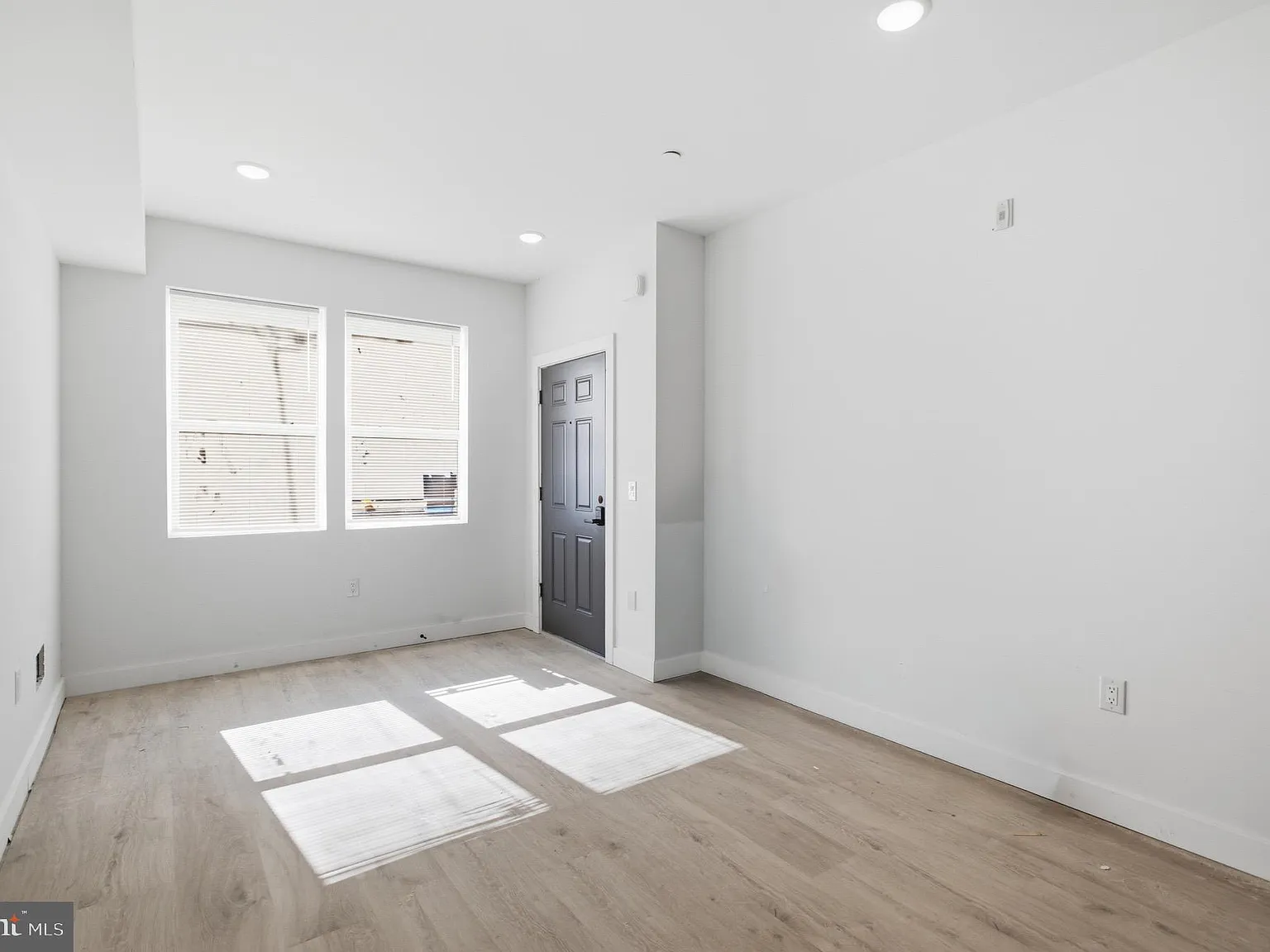 3 bed, $1,800 — Photo 3