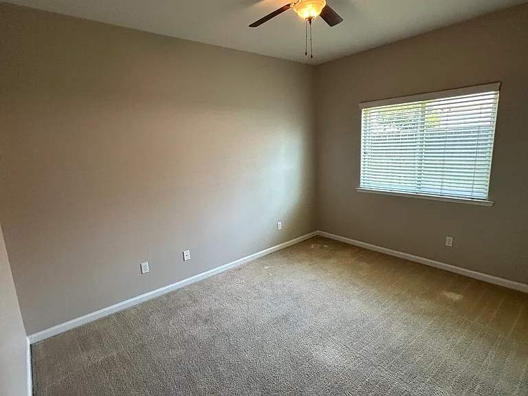 2240 Lorena Ave — Photo 7