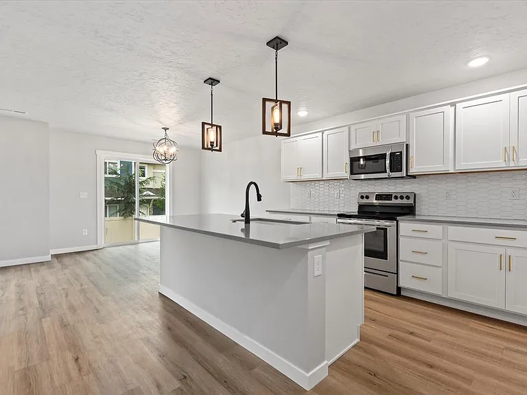 2741 E Jasmine St — Photo 14
