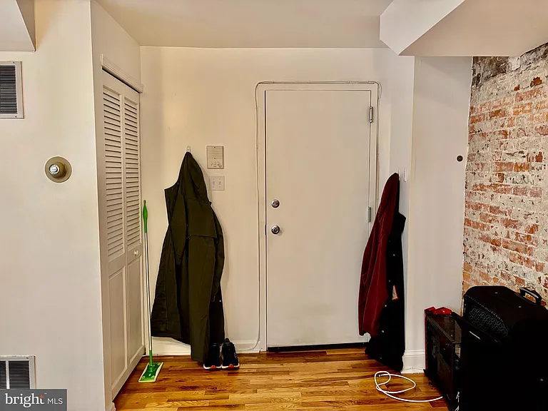 322 S 12th St #-2R — Photo 2
