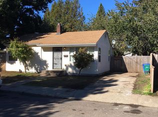 9221 SE Schiller St, Portland, OR 97266