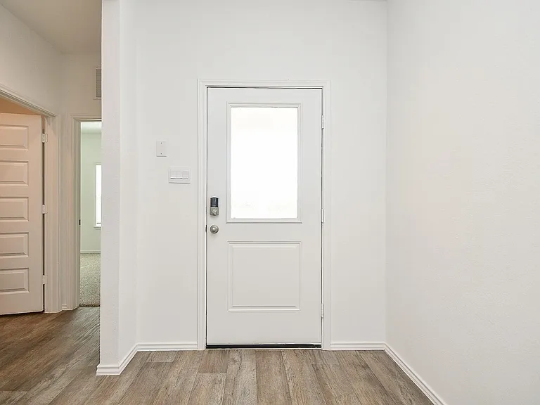 2720 Bryan Grove Ln — Photo 3