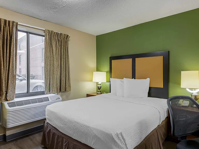 Studio Suite - 1 Queen Bed