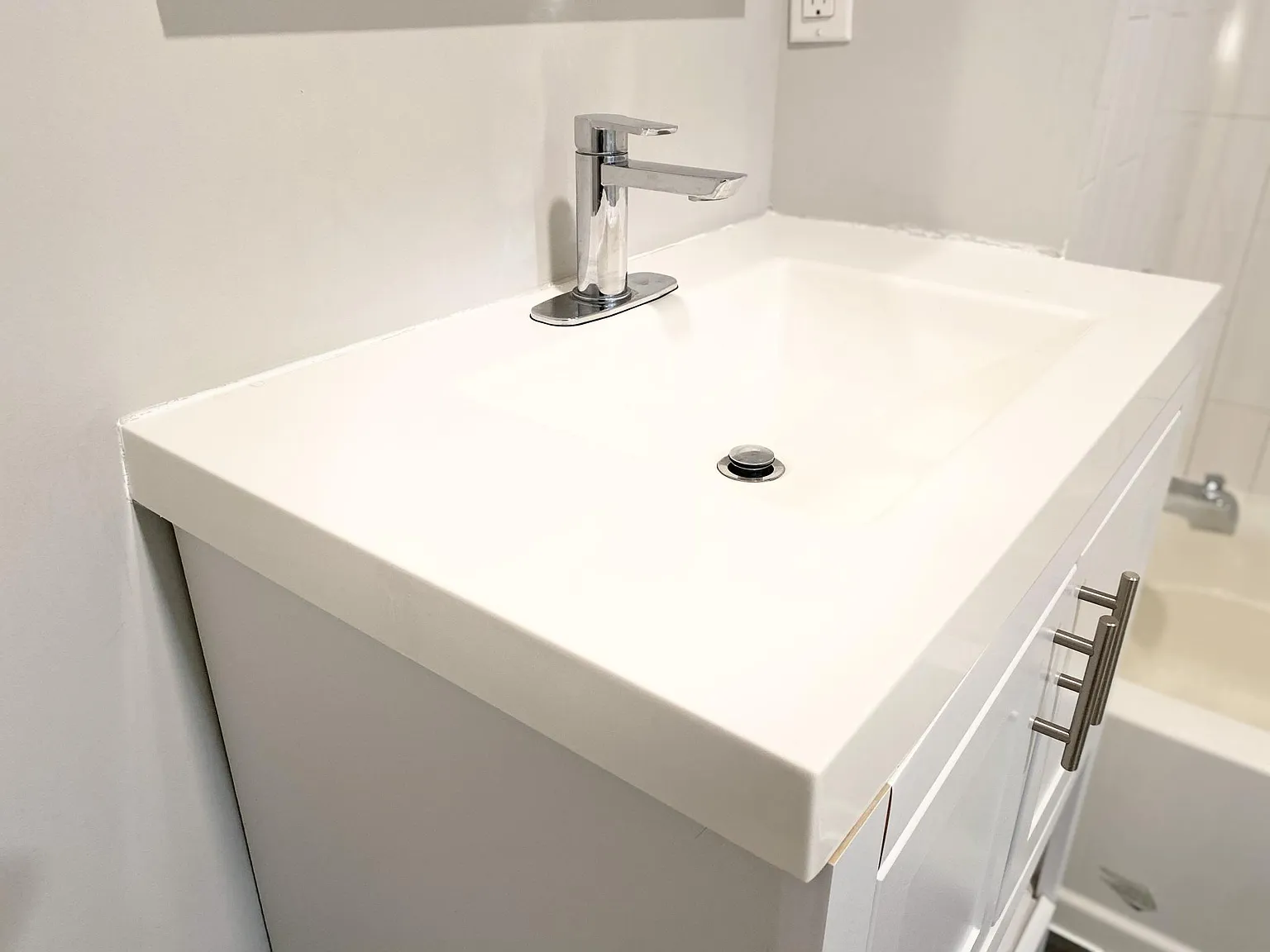 1 bed, $1,677 — Photo 4