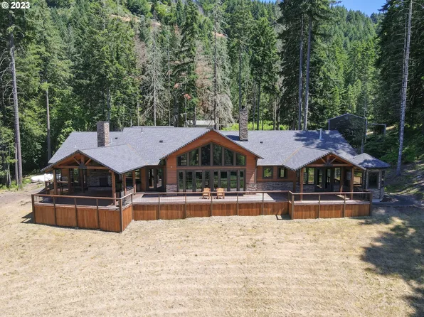 6569 Tyee Rd, Umpqua, OR 97486