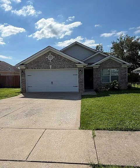 156 Stephen Dr — Photo 1