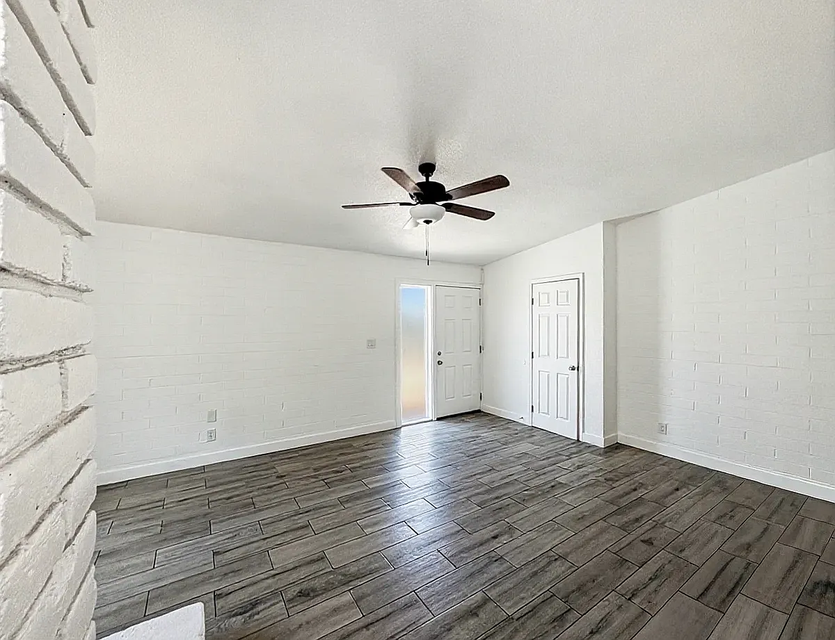 2 bed, 1100 sqft, $1,550 — Photo 2
