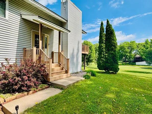 821 Clover Leaf Pkwy NE, Blaine, MN 55434