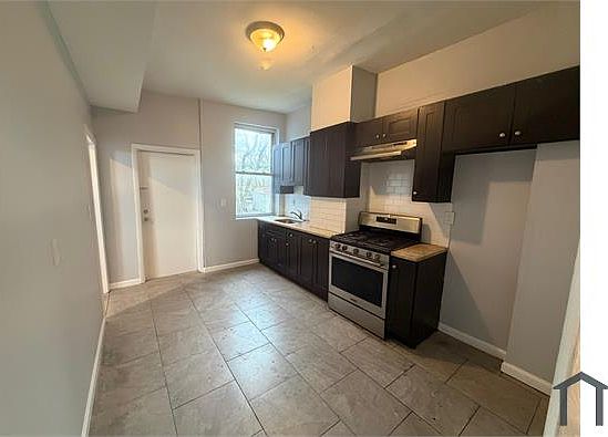 1st image of 13 Oxford St #3