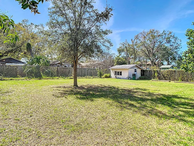 401 E Lambright St — Photo 38