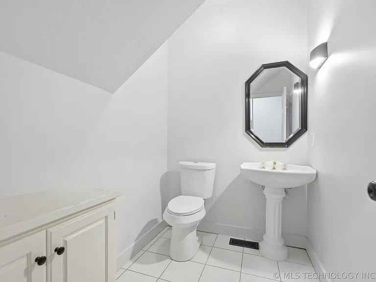 3027 E 89th Pl S — Photo 13