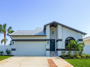 917 Shagos Dr, Apollo Beach, FL 33572