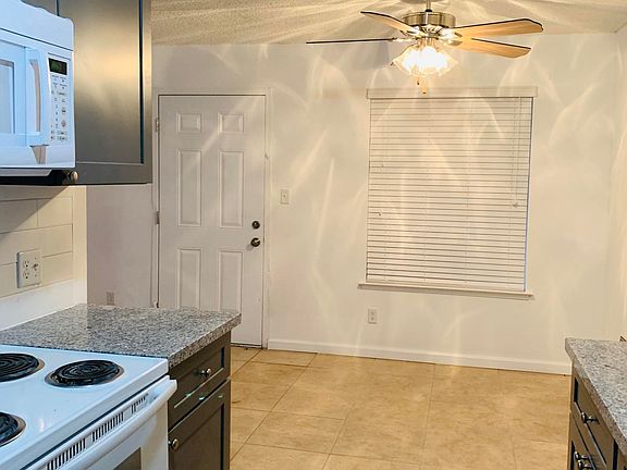 4th image of 1221 N Peach Ave APT 117