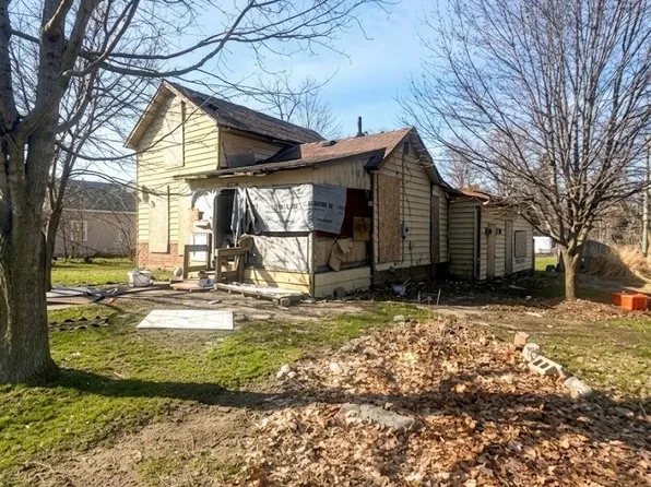 17806 E State St, Eau Claire, MI 49095