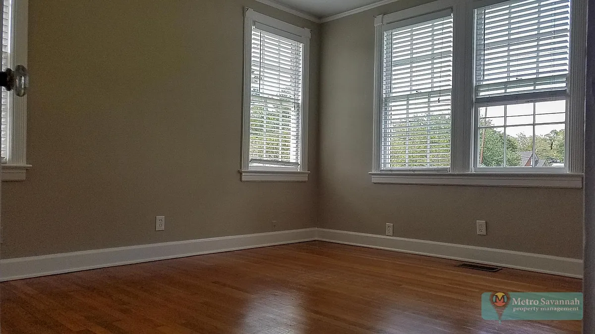 Building Photo - 602 E 53rd St #3