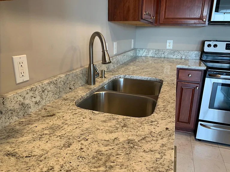 5565 Trammel Ct — Photo 8