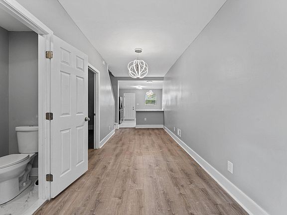 5th image of 1321 E Eager St