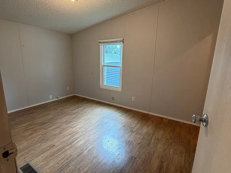 22167 FM 306 — Photo 8