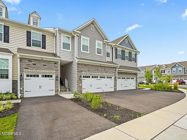 4039 Heron Dr — Photo 1