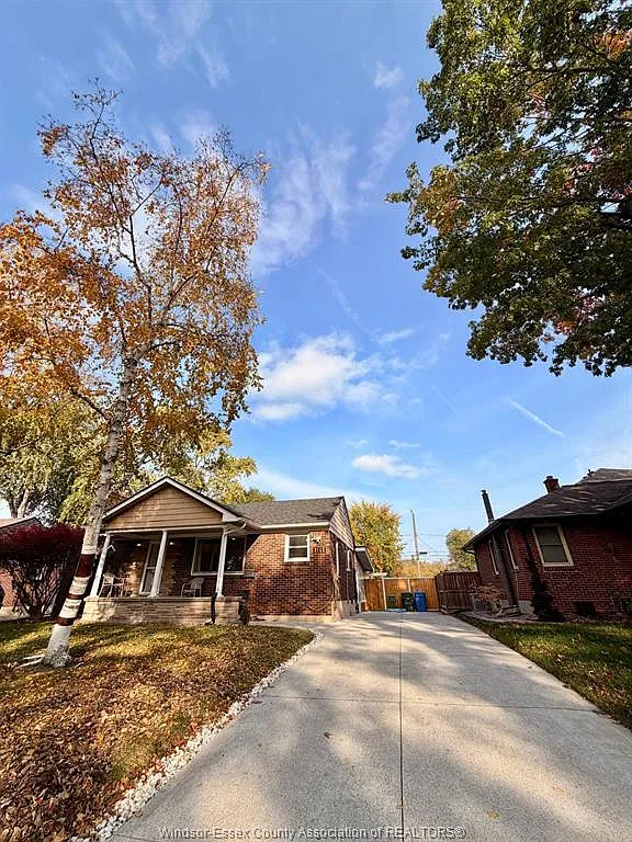 4 bed, $3,200 — Photo 1